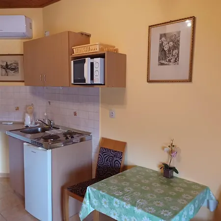 Andrea Apartmanhaz 公寓 Balatongyörök