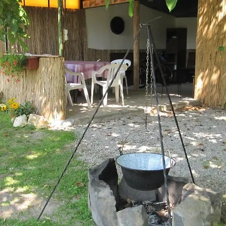 Andrea Apartmanhaz 公寓 Balatongyörök