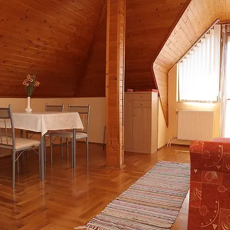 Andrea Apartmanhaz *