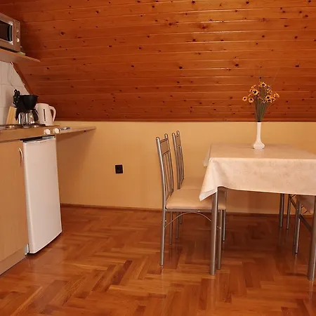 Andrea Apartmanhaz 公寓 *