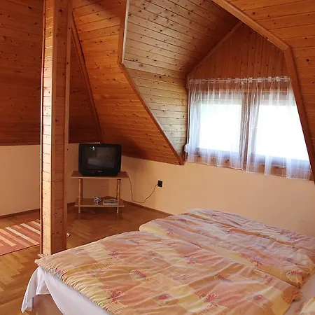 Andrea Apartmanhaz 公寓 Balatongyörök