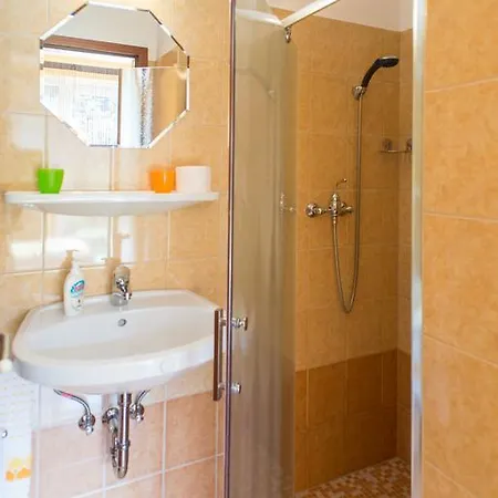 Andrea Apartmanhaz 公寓 Balatongyörök