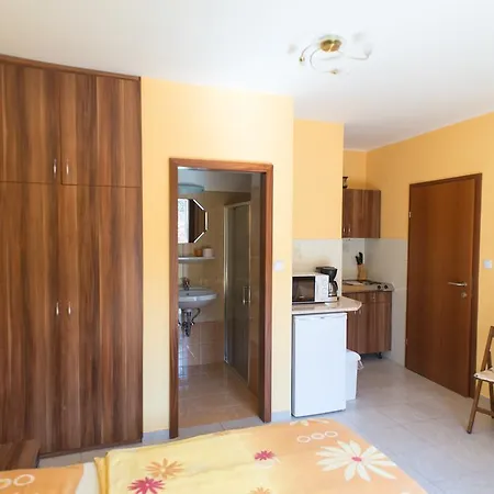 Andrea Apartmanhaz 公寓 Balatongyörök