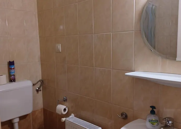 Andrea Apartmanhaz דירה *