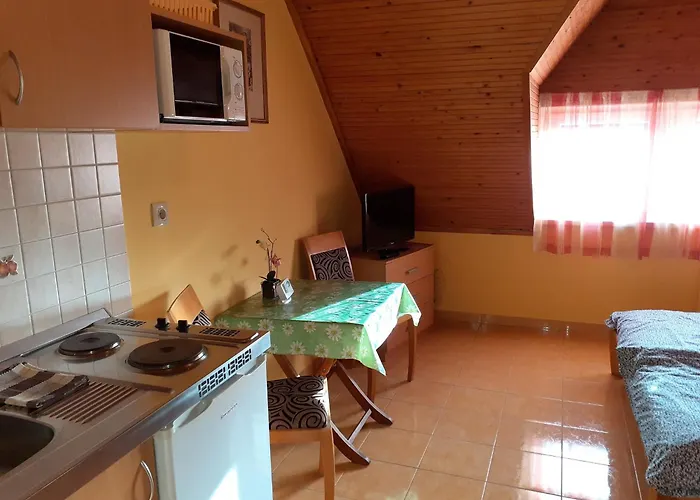 Διαμέρισμα Andrea Apartmanhaz Balatongyörök