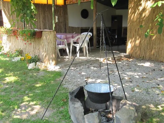 Andrea Apartmanhaz Διαμέρισμα Balatongyörök